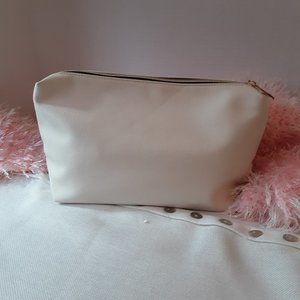 UN BILLION Cream Clutch/Purse